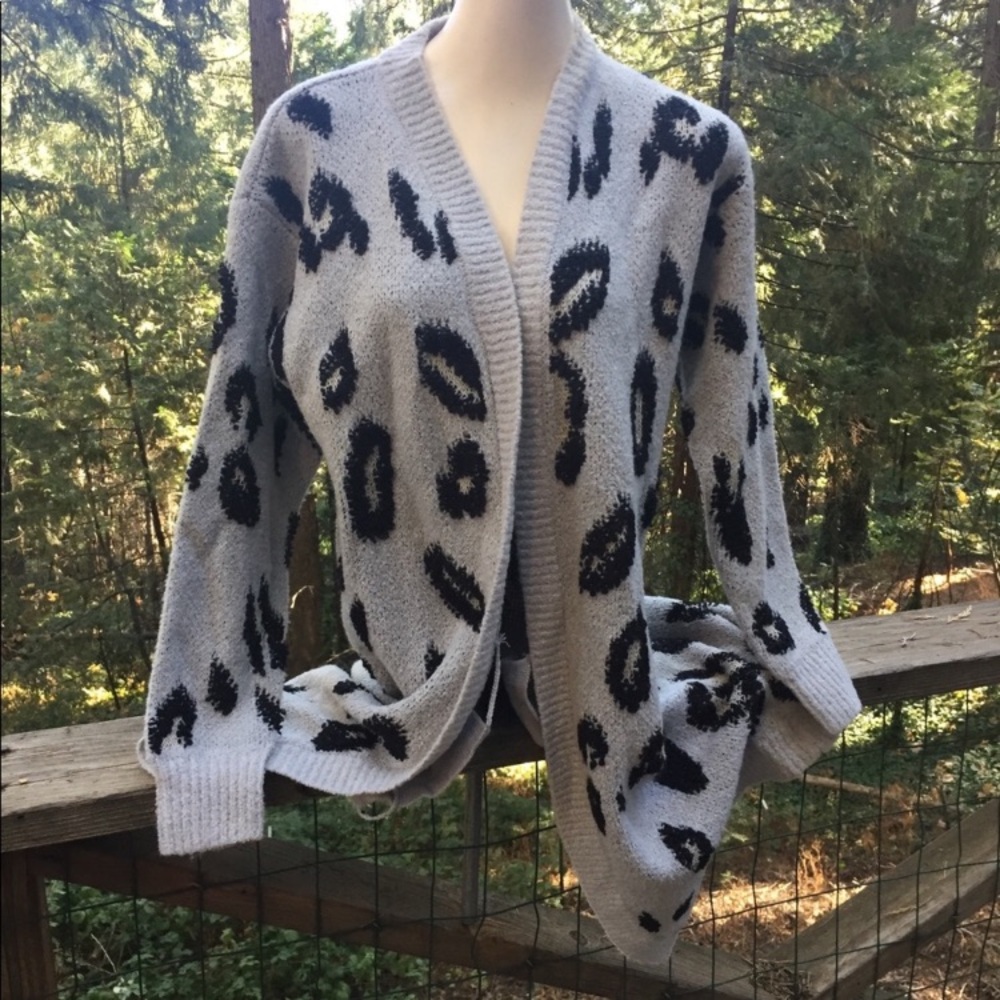 Knox Rose Gray and Black Leopard Print chunky knit Cardigan,HP26x5